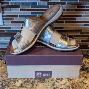 Clarks women's size 12 M